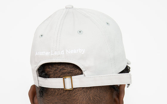 Nos casquettes fabriqué avec du coton biologique au Canada sont l'accessoire parfait. Avec une coupe modern et épuré, vous serez en toute confiance.